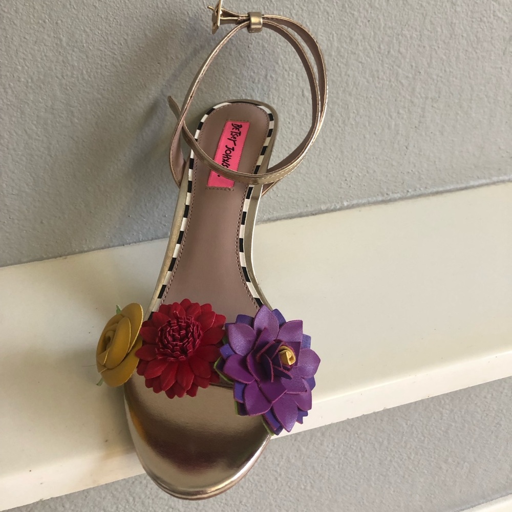 Betsy Johnson Heels- Floral Sandal, Size 8.5